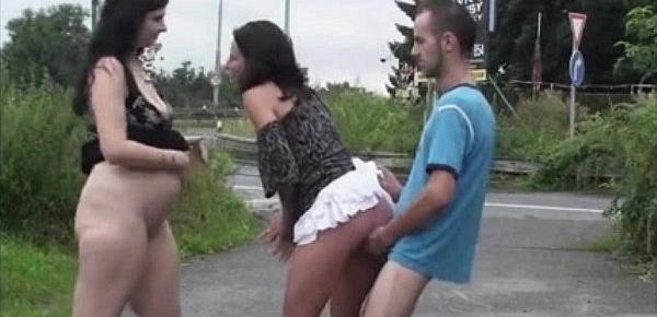  Public threesome by the roadside